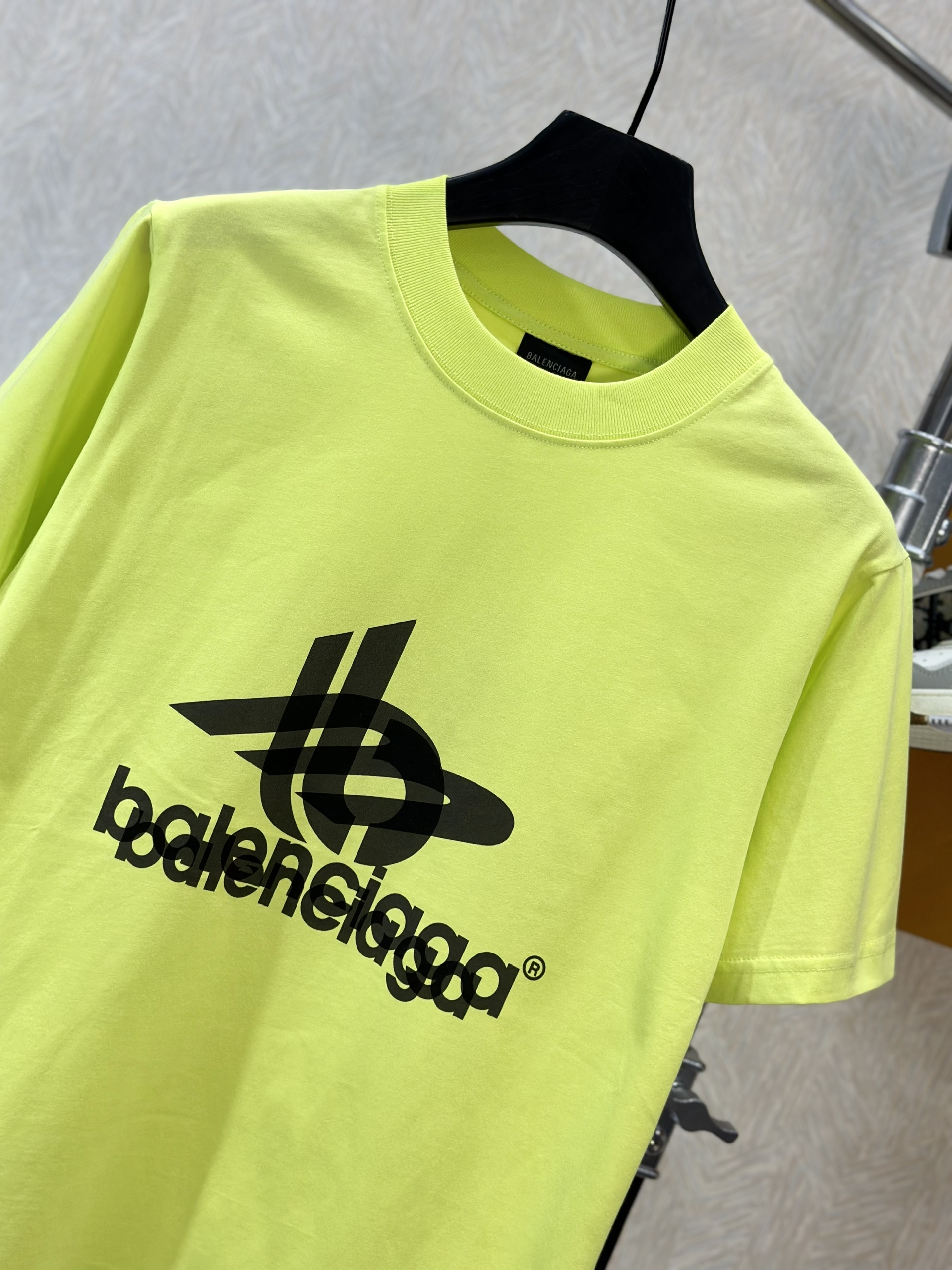 Áo phông T-shirt Balenciaga B Xanh nõn chuối họa tiết chữ lồng Đen Like Auth on web VTN